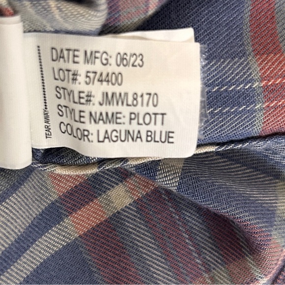 JOHNNIE O CARL PLOTT
TUCKED BUTTON UP SHIRT
JMWL8170 Size Small - Picture 10 of 12